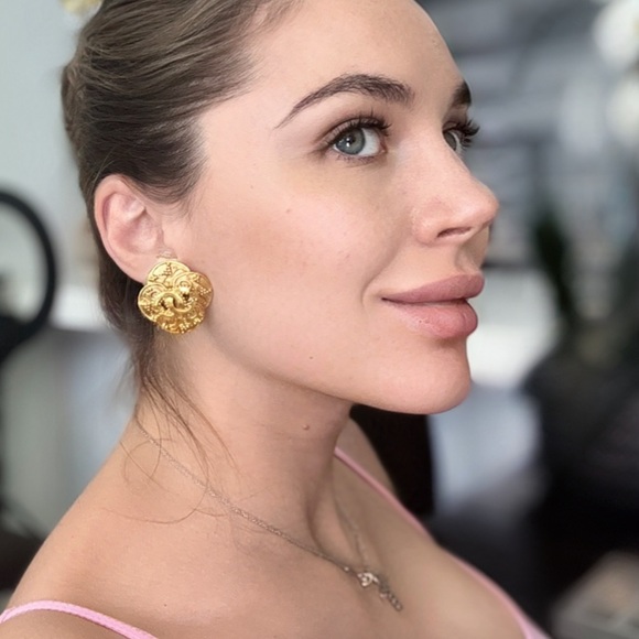 LOT 2089 24K gold plated CHANEL vintage vine grape clip on earrings - Picture 3 of 6